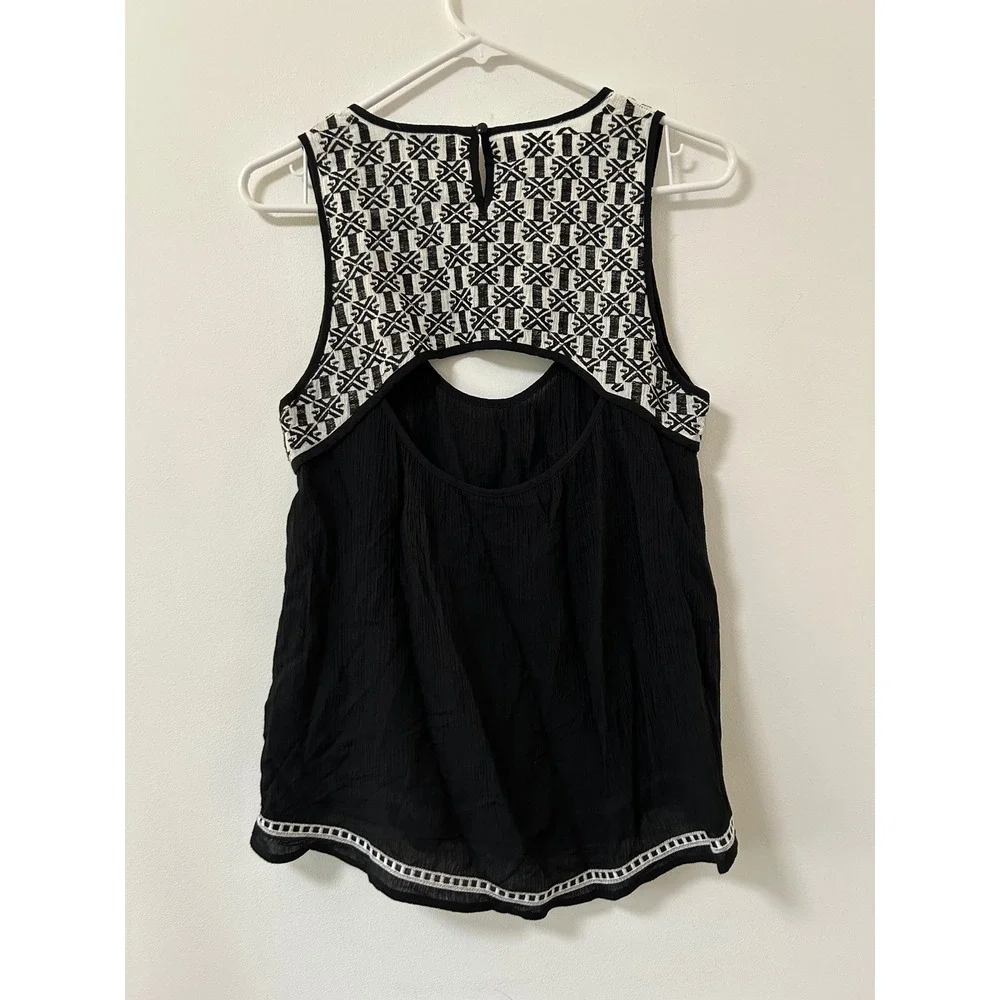 THML Black White Embroidered Cutout Sleeveless Rayon Tank Top‎ Blouse Small